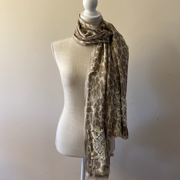 Loft by Ann Taylor gold metallic tread embroidered flower sequins shawl, scarf - Picture 10 of 17
